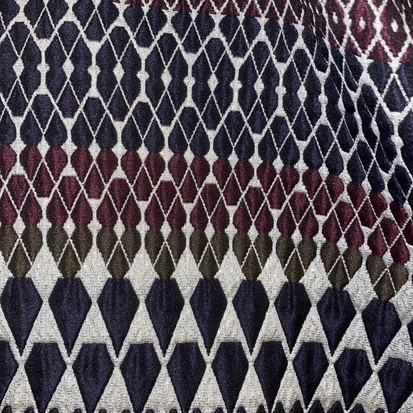 Mini skirt w/quilted details. Brand new with tags, never worn - Picture 5 of 6